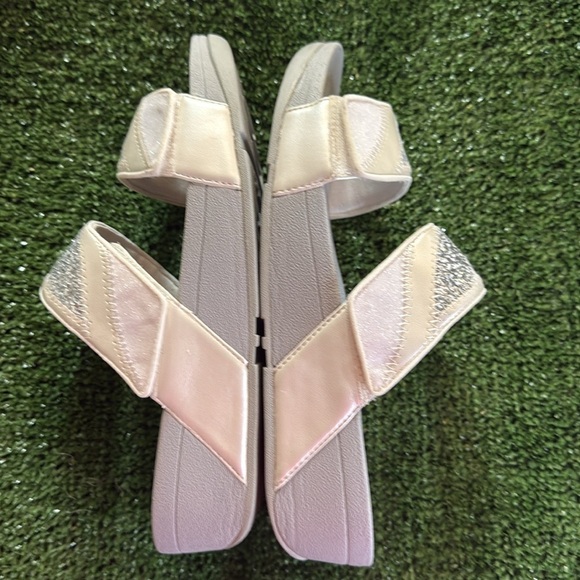 FitFlop Women's Mina Ombre Silver Glitter Slip on Slide Sandal, Adjustable Strap - Picture 6 of 12